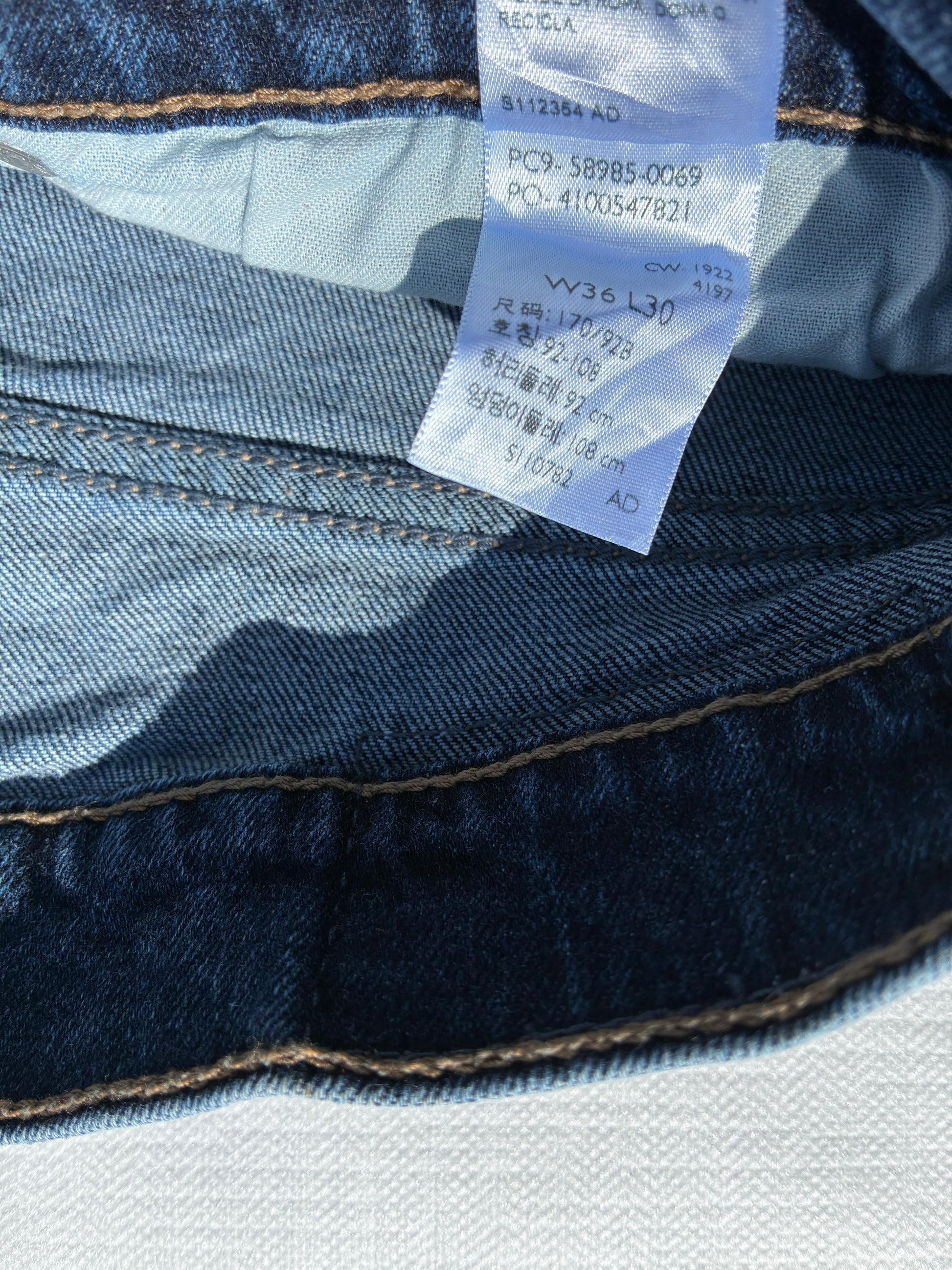 Vintage Men's Signature Levis's Strauss Relaxed Dark-washed Blue Jeans Size 36 x 30